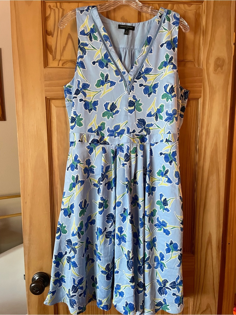 Banana Republic Light Blue Floral V-Neck Sleeveless Dress